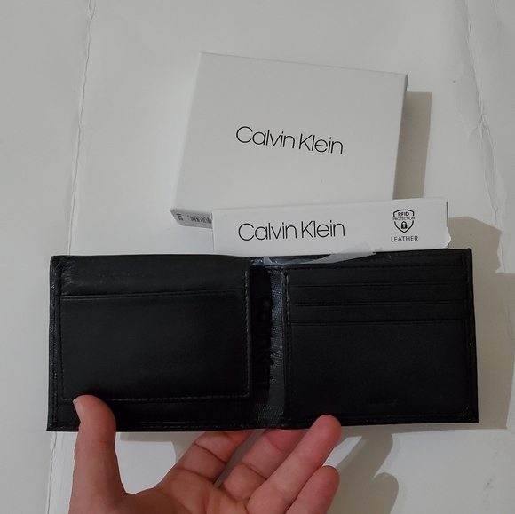 🤩New in box authentic Calvin Klein genuine leather Mens black wallet - Picture 4 of 9